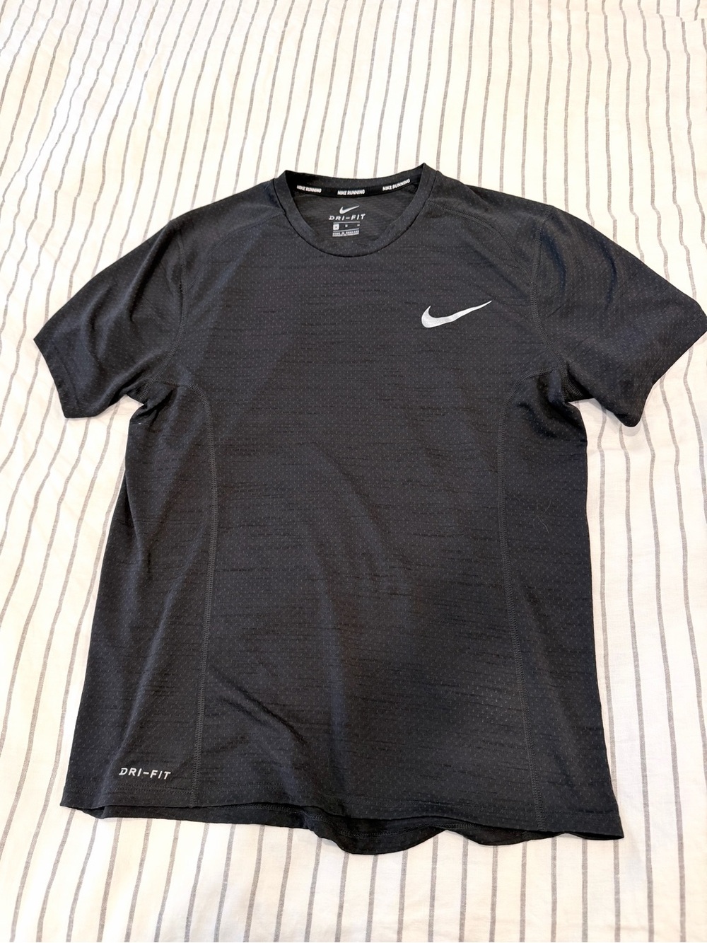 Nike Men's Black Dri-FIT Short Sleeve Training Shirt M